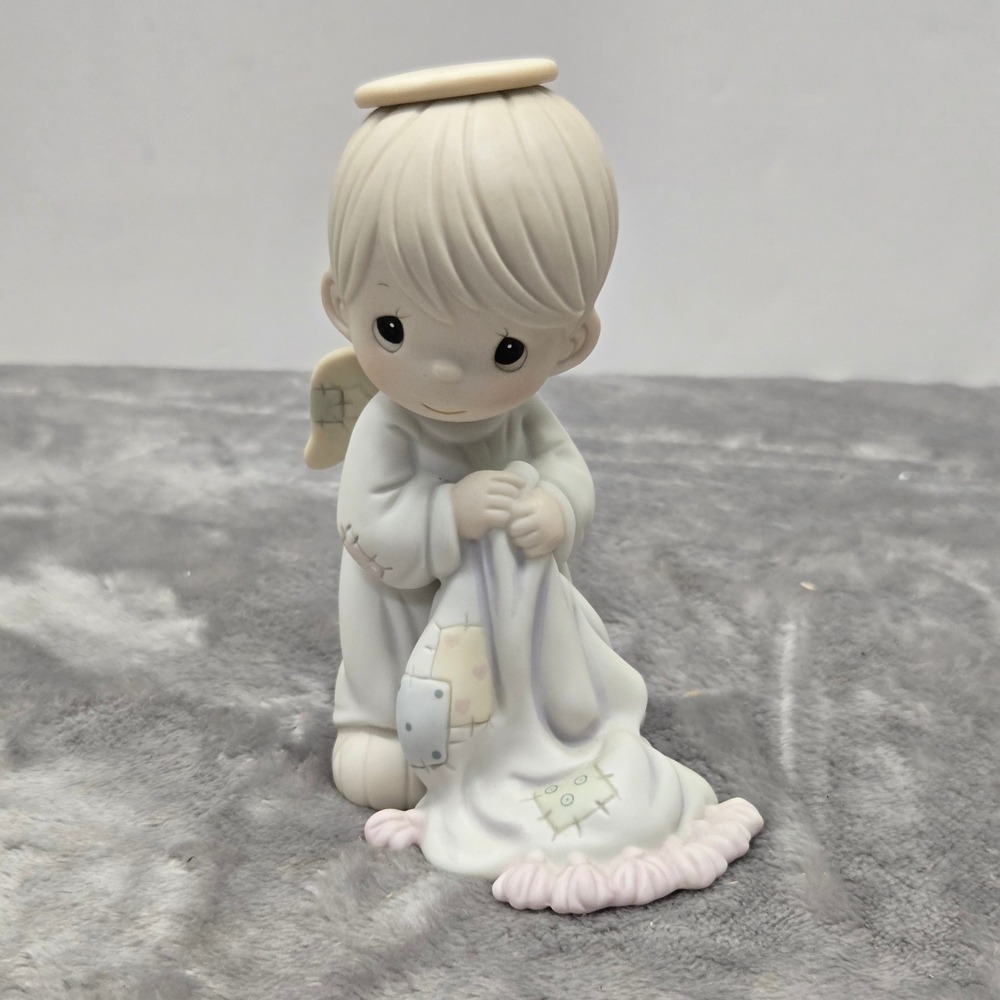 Precious Moments Wishing You A Comfy Christmas Angel Figurine 527750 1992 Enesco